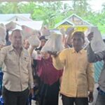 Warga Sojol Warga Sojol Donggala Terima Pembagian Ribuan Paket Olahan Ikan