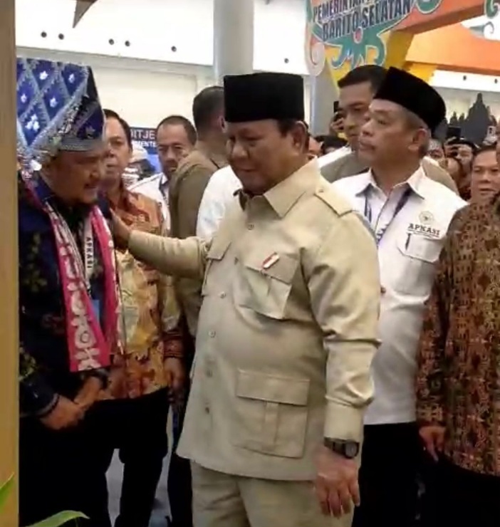 Presiden Prabowo Kunjungi Stand Pameran Kabupaten Donggala di arena APKASI Otonomi Expo 2025.