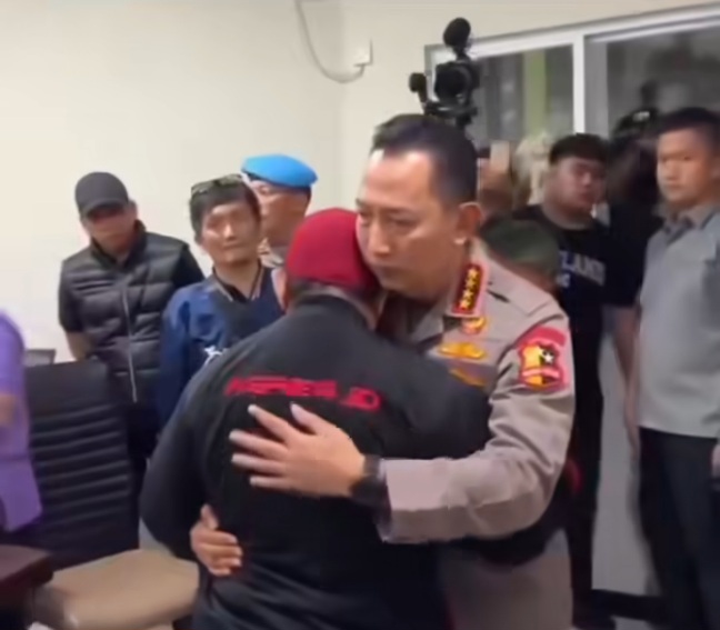 Copot Kapolri Listyo Sigit Prabowo.