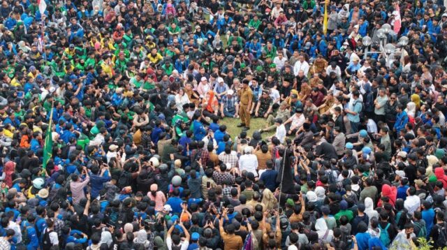 Aksi demo di Palu aman