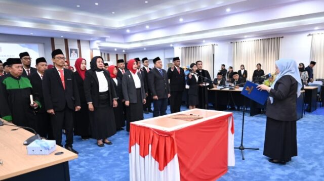 Wagub Reny Lamadjido melantik 30 pejabat fungsional di jajaran Pemprov Sulteng. Wagub meminta pimpinan OPD untuk memberikan ruang