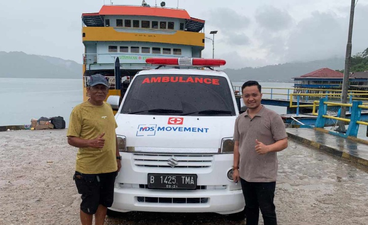Komitmen Bantu Kebutuhan Warga Morut, Mardiman Sane Serahkan Ambulans Baru bagi Warga Baturube