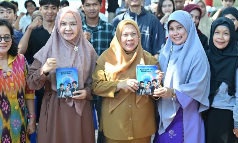 Wagub Sulteng: Penulis Buku Pemimpin Era Globalisasi ala Gen Z Perempuan Hebat.