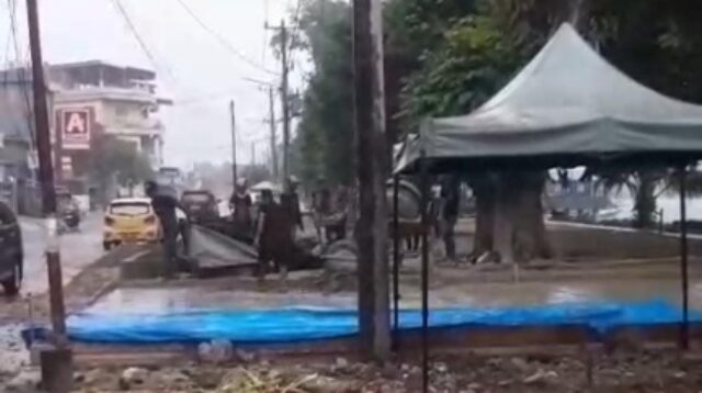 Kejar Waktu, Proyek Revitalisasi Tanjung Batu Tolitoli Rp1,3 Miliar Dikerjakan saat Hujan Deras