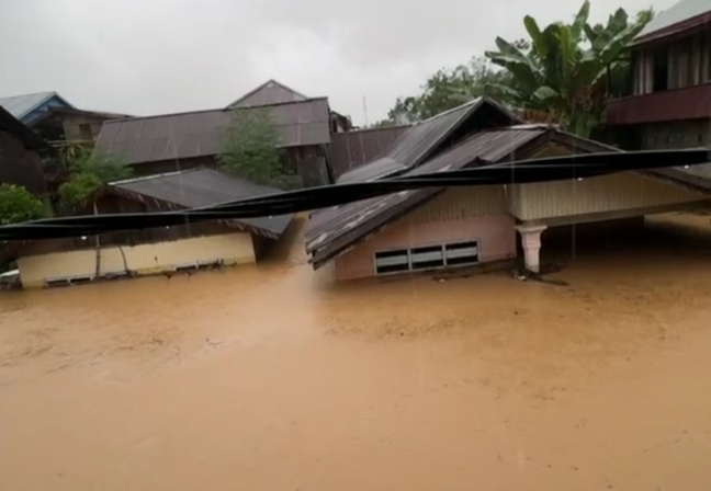 Tolitoli Banjir, Ketinggian Air Nyaris di Atap Rumah
