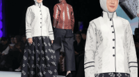 Aura Cantik Ketua Dekranasda Sulteng Kenakan Tenun Bomba di Ajang JMFW