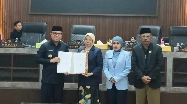 DPRD Morowali Utara Sahkan APBD 2026