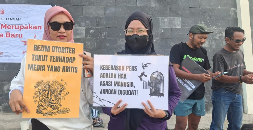 Jurnalis Sulteng Turun ke Jalan Bela Tempo, Minta Pengadilan Tolak Gugatan Amran