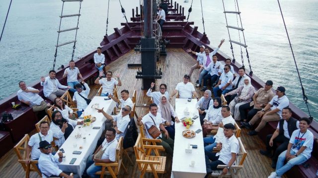 Media Gathering LPS di Makassar: Sharing Literasi Keuangan hingga Dinner di Atas Kapal Pinisi
