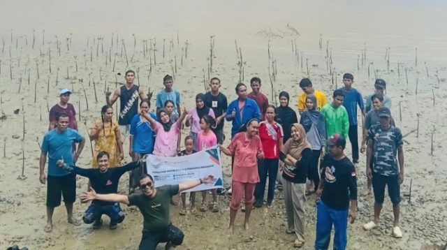 Lawan Kerusakan Lingkungan di Donggala, Warga Pomolulu Tanam Mangrove dan Konsultasi Hukum