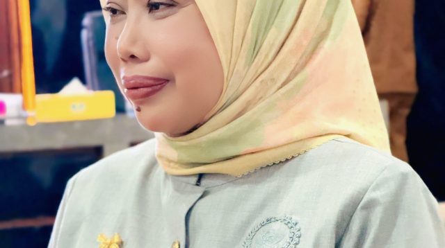 Pakai Pita Emas di Paripurna, Ketua DPRD Morut Minta Banggar Kerja Maksimal