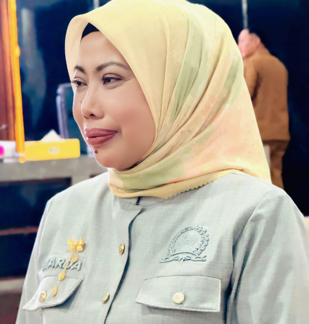 Pakai Pita Emas di Paripurna, Ketua DPRD Morut Minta Banggar Kerja Maksimal