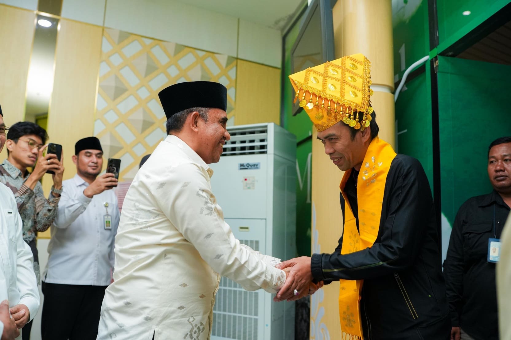 UAS Hadiri Peresmian Masjid Raya Baitul Khairaat di Palu