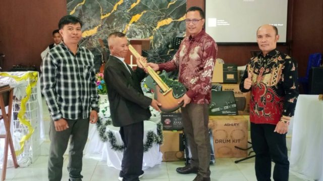 Dukung Pelayanan Ibadah, Yaristan Palesa Bantu Alat Musik GSJA Kolonodale