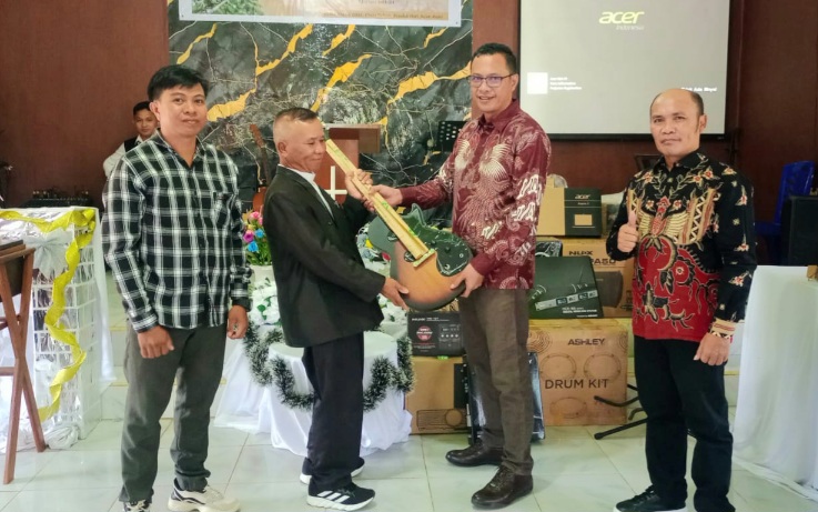 Dukung Pelayanan Ibadah, Yaristan Palesa Bantu Alat Musik GSJA Kolonodale