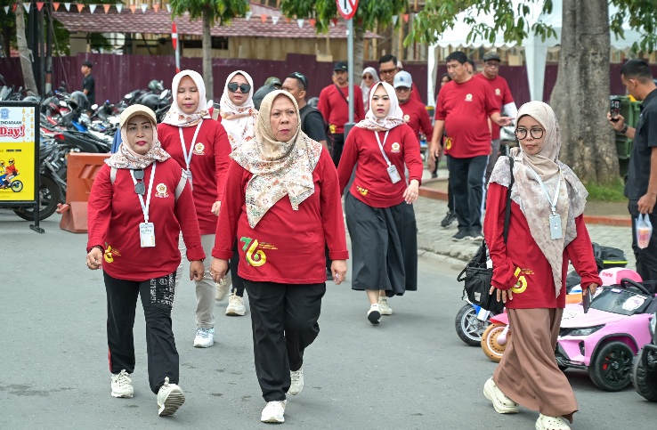 Wagub Reny Lamadjido Jalan Santai Bersama Alumni UGM se-Sulteng