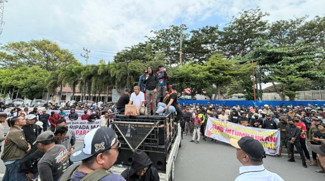 Gelombang Massa Penambang Poboya Demo DPRD, Tegaskan Penciutan Lahan Harga Mati