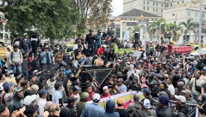 Gelombang Massa Penambang Poboya Demo DPRD, Tegaskan Penciutan Lahan Harga Mati