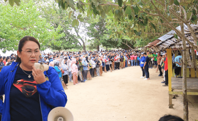 Gercep Arahan Presiden, Pemkab Donggala Aksi Bersih-bersih di Pantai Bonebula