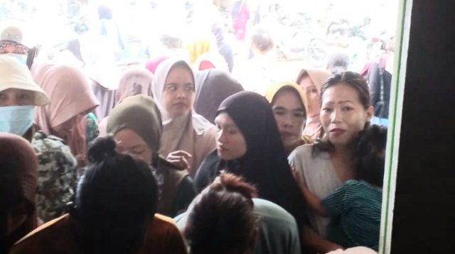 Sambut Ramadan 1447 H, Warga Kolonodale Serbu Pasar Sembako Murah Ketua DPRD Morut