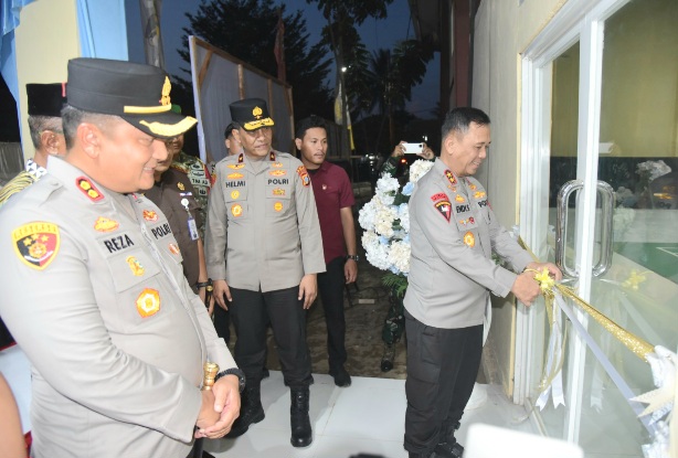 Kapolda Sulteng Kunjungi Morut, Salurkan Bansos dan Resmikan Fasilitas Olahraga