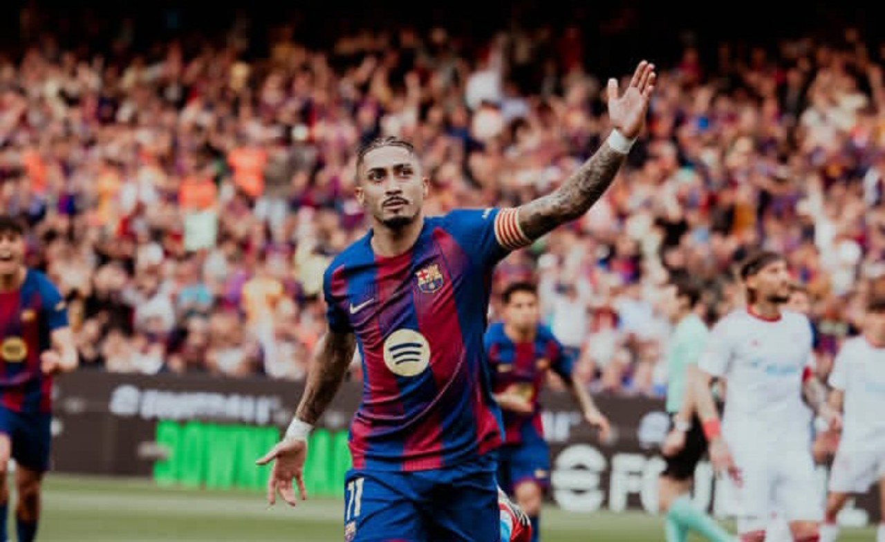 Barcelona Pertimbangkan Jual Raphinha, Tawaran Fantastis dari Arab Saudi Menggoda