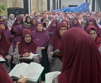 Jamaah Pengajian Doakan Warda Dg Mamala yg Ikut Retret di Magelang