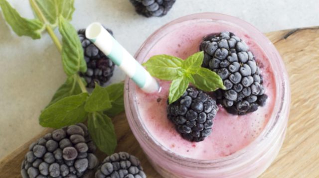 Ingin Kulit Cerah Alami? Coba Tambahkan 8 Bahan Ini ke Smoothie Anda
