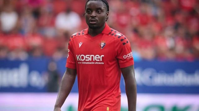 Barcelona Bidik Enzo Boyomo, Bek Osasuna Jadi Solusi Murah Perkuat Lini Belakang