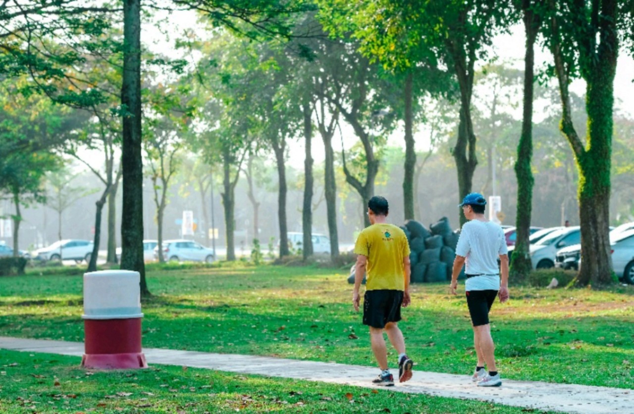 Tak Perlu Lari! Ini 6 Teknik Jalan Kaki Pembakar Lemak Paling Efektif