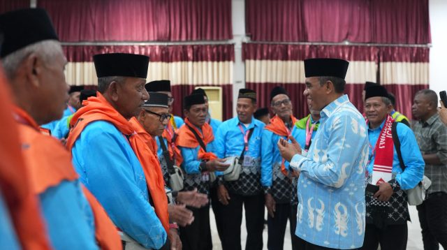 Gubernur Sulteng Titip Pesan Jaga Kesehatan Saat Lepas Ribuan Jemaah Haji