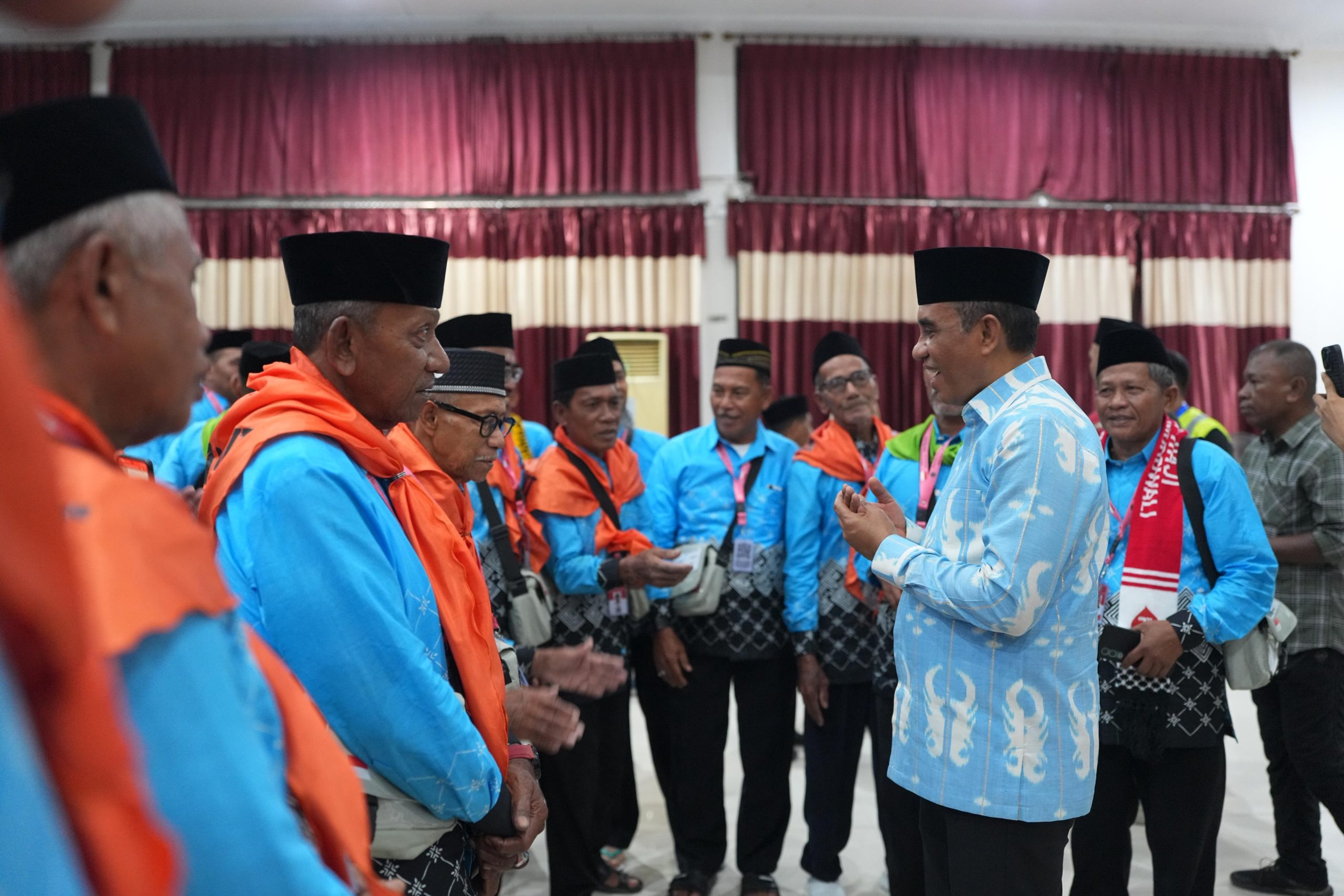 Gubernur Sulteng Titip Pesan Jaga Kesehatan Saat Lepas Ribuan Jemaah Haji
