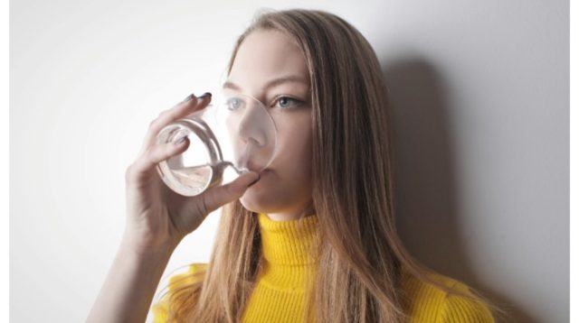 10 Tanda Berbahaya Anda Kurang Minum Air, Menurut Dokter
