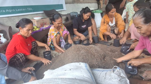 Perempuan Rio Mukti Belajar Budidaya Pekarangan untuk Ketahanan Pangan Keluarga