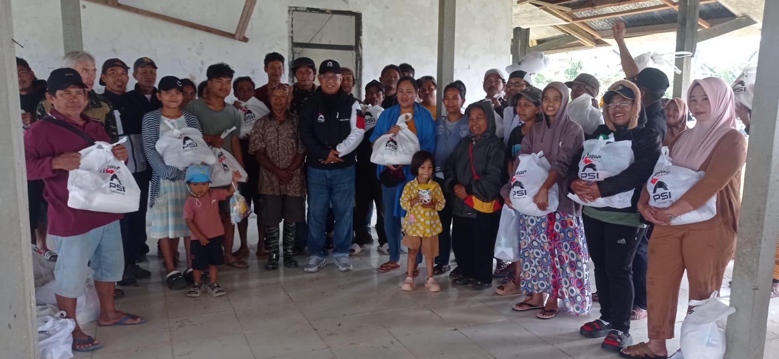 Aksi Nyata PSI Peduli, Relawan Tembus Lembantongoa Bantu Korban Gempa Sigi