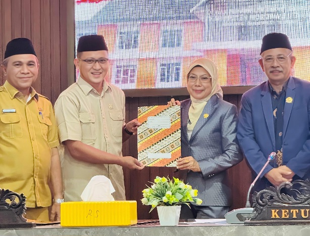 Bapemperda DPRD Morut Sampaikan Hasil Pembahasan 4 Raperda di Paripurna
