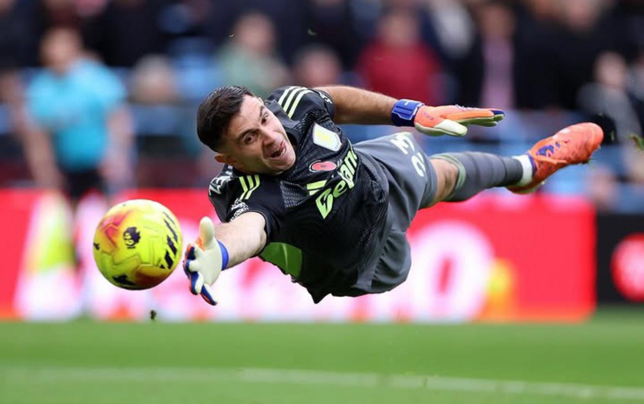 Juventus Siapkan Operasi Besar Demi Datangkan Emiliano Martinez ke Serie A
