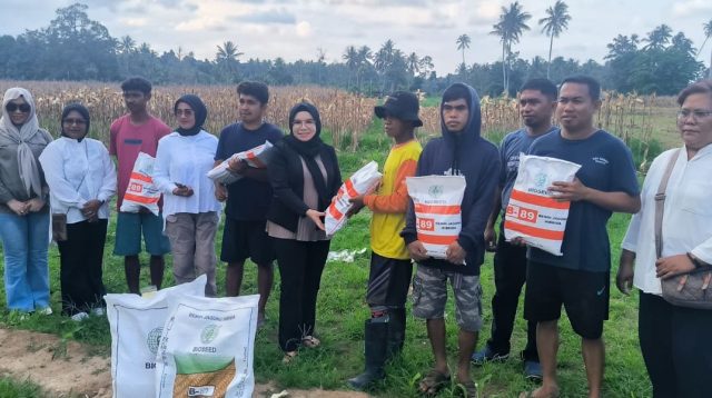 Srikandi LMP Parigi Moutong Selpina Basrin, Bantu Bibit Jagung Petani Desa Lobu Mandiri