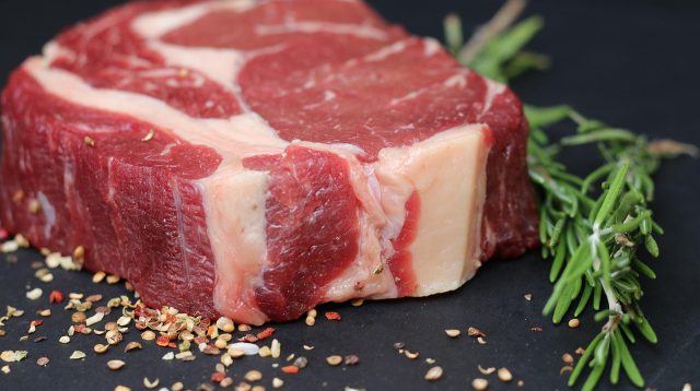 Jangan Berlebihan! Ini 10 Dampak Terlalu Banyak Makan Daging Merah Menurut Ahli