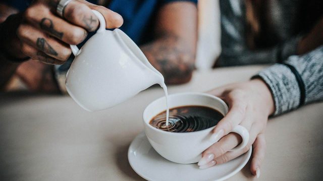 4 Manfaat Menambahkan Susu ke Dalam Kopi, Tak Hanya Bikin Rasanya Lebih Nikmat