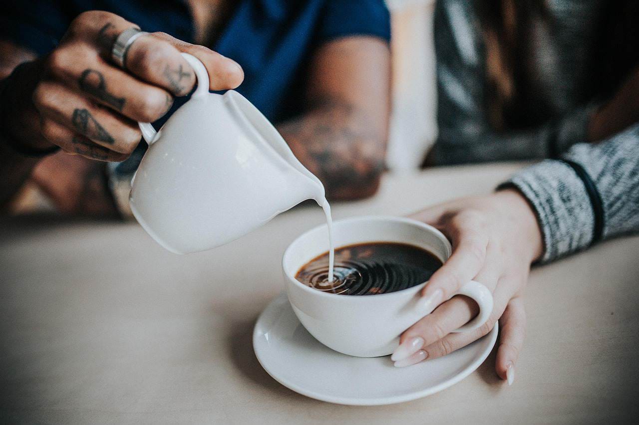 4 Manfaat Menambahkan Susu ke Dalam Kopi, Tak Hanya Bikin Rasanya Lebih Nikmat