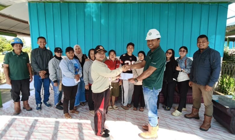PT SJA 2 Salurkan Honorarium Guru Eksternal