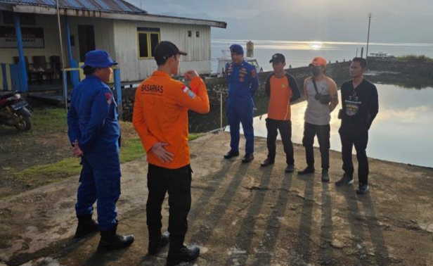 Karyawan PT UKK Hilang Usai Terjatuh dari Tongkang, Tim SAR Sisir Perairan Morut