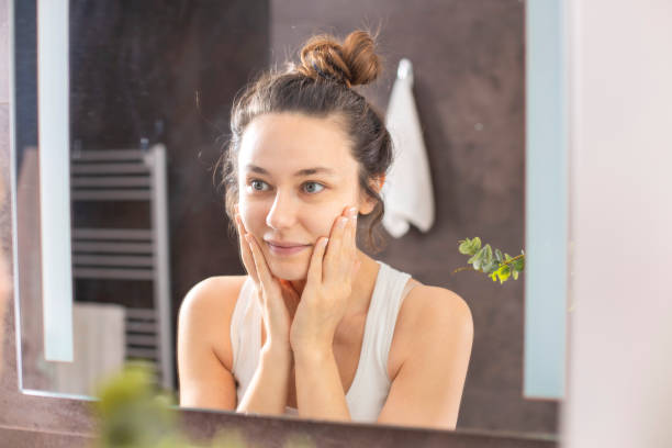 Tak Perlu Makeup Tebal, 10 Rahasia Sederhana Ini Bisa Bantu Kulit Terlihat Lebih Glowing